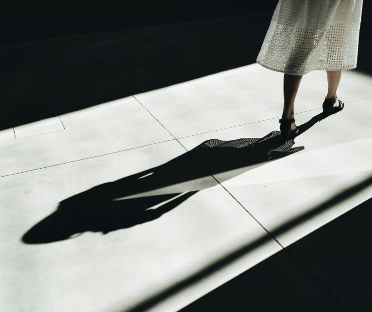 Motivational Shadow Captions